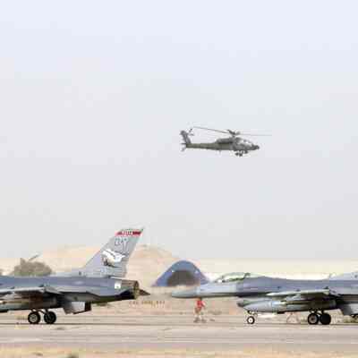 F-16s ready for takeoff
