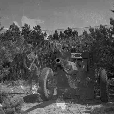 Artillery gun crew with their gun