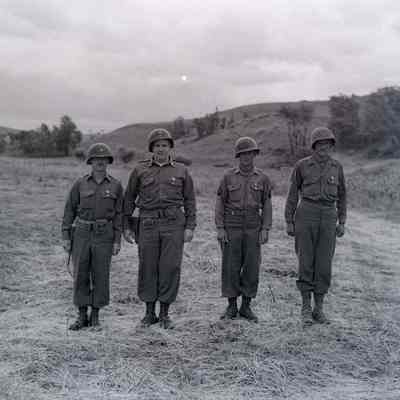 Group photo of soldiers