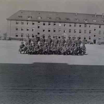 Group photo of soldiers