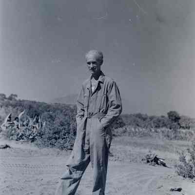 Ernie Pyle wearing overalls