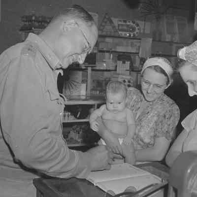 General Key signing ledger for two women