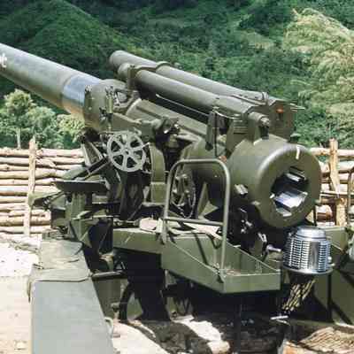 Soldier standing behind artillery gun