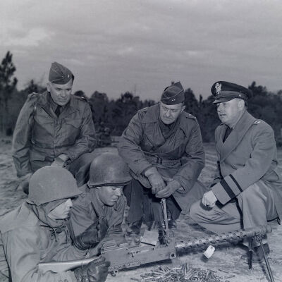 Generals Styron, Robert Dulaney, and Huddleston talking to a machine gun crew