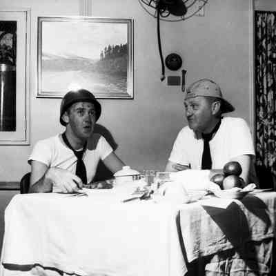 Soldiers clowning around in a mess hall