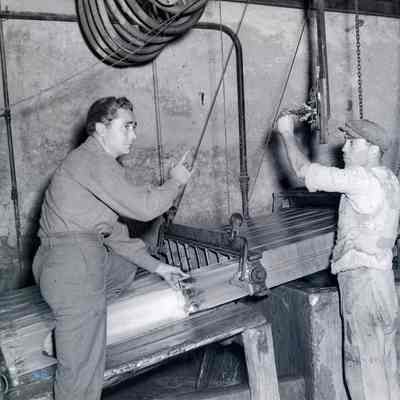 Soldiers making ice