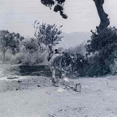Soldiers washing cans