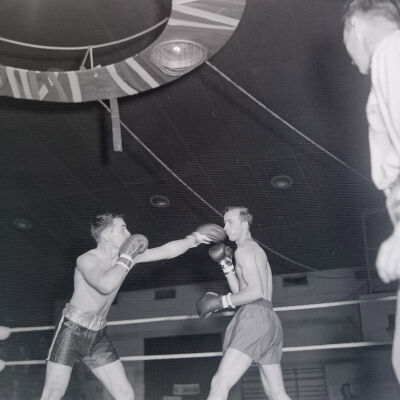 Soldiers boxing