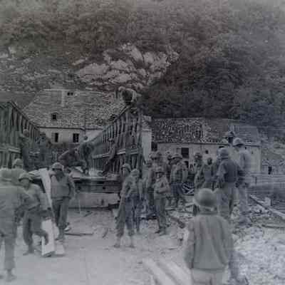 Bailey bridge construction