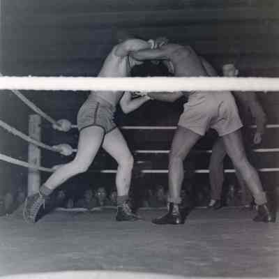Soldiers boxing