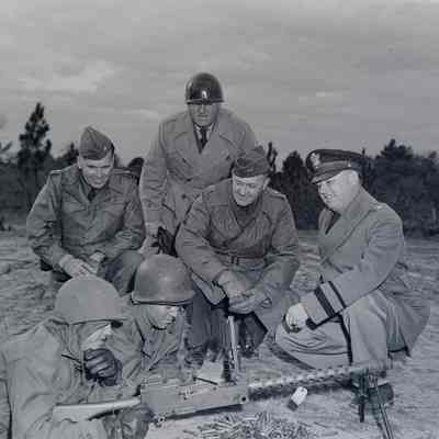 Generals Styron, Robert Dulaney, and Daniel H. Hudelson talking to a machine gun crew