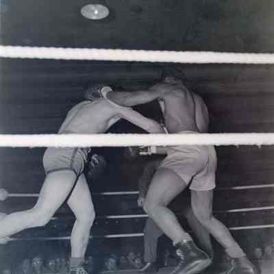 Soldiers boxing