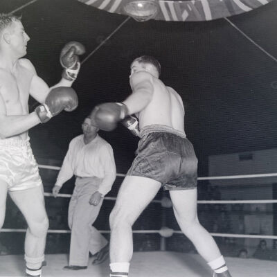 Soldiers boxing
