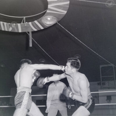 Soldiers boxing