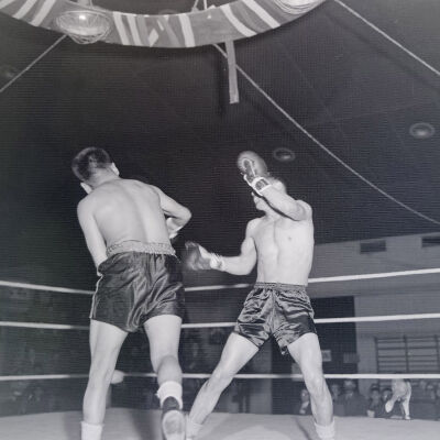 Soldiers boxing