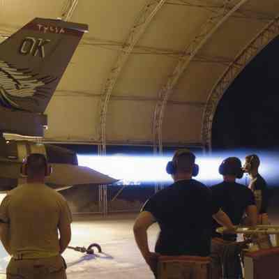 Maintainers working on F-16 engine