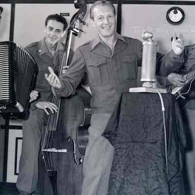 "Gotham Four" playing in Radio Thunderbird