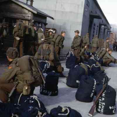 Soldiers boarding ship to Korea