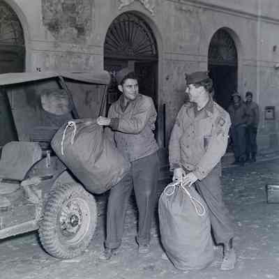 Soldiers loading a Jeep