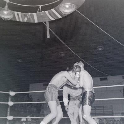 Soldiers boxing