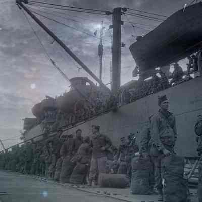 Soldiers boarding ship