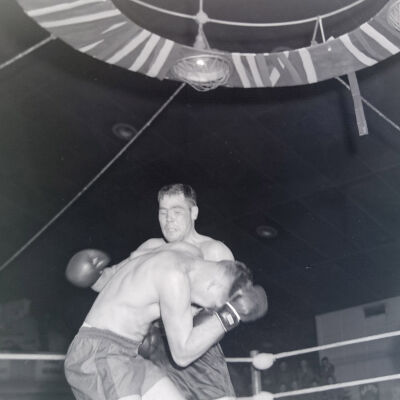Soldiers boxing
