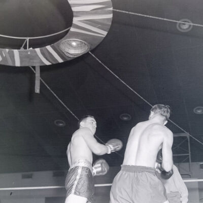 Soldiers boxing