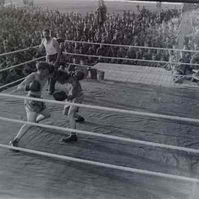 Soldiers boxing