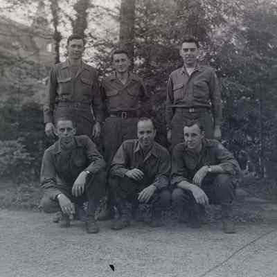 Group photo of soldiers