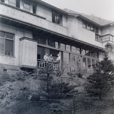Soldiers on hotel balcony