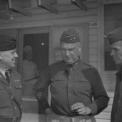 General Key talking with other officers
