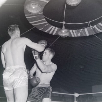 Soldiers boxing