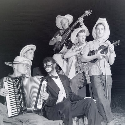 Entertainers in cowboy hats