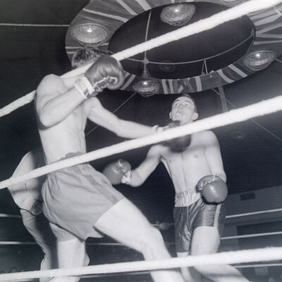 Soldiers boxing