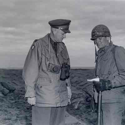 General Styron talks with soldier on a beach