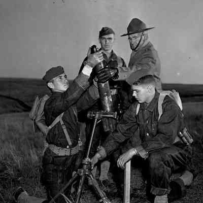Mortar crew in training