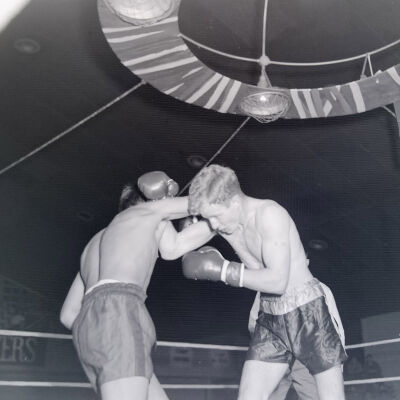 Soldiers boxing