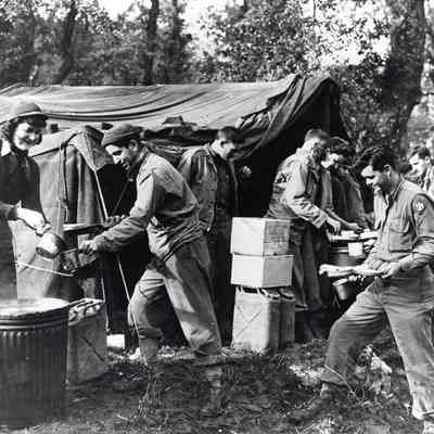 Donut Dollies serving coffee to Soldiers