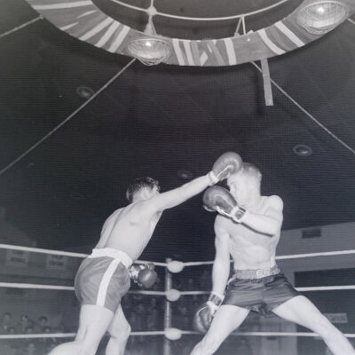 Soldiers boxing