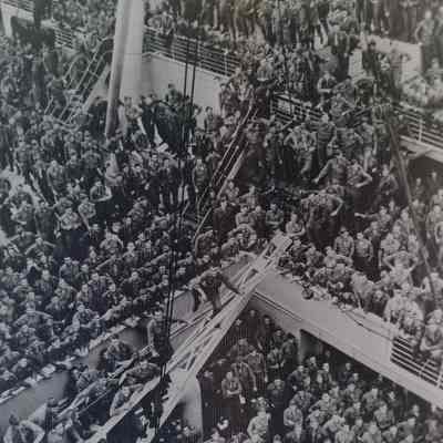 Soldiers aboard ship home