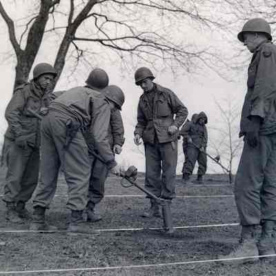 Soldiers at mine search school