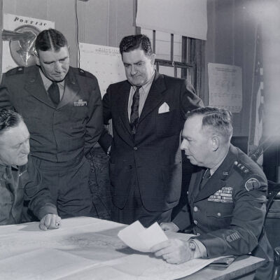 Generals Styron, Muldrow, and McLain conversing with Jess Larson