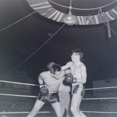 Soldiers boxing
