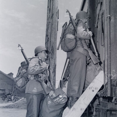 Soldiers boarding a train