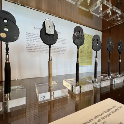 Alternative installation shot of cabinet 2D