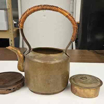 Kettle with wood support stand