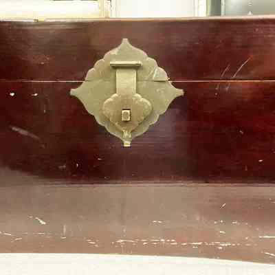 Trunk with personal belongings