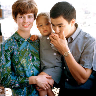 Photograph of Bruce Lee and Linda Cadwell