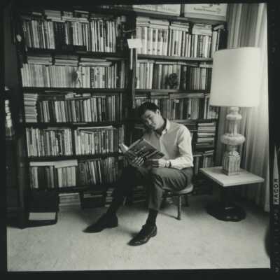 Photograph of Bruce Lee in his study