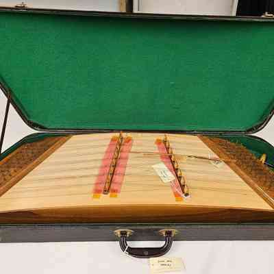 Yangqin (hammered dulcimer)